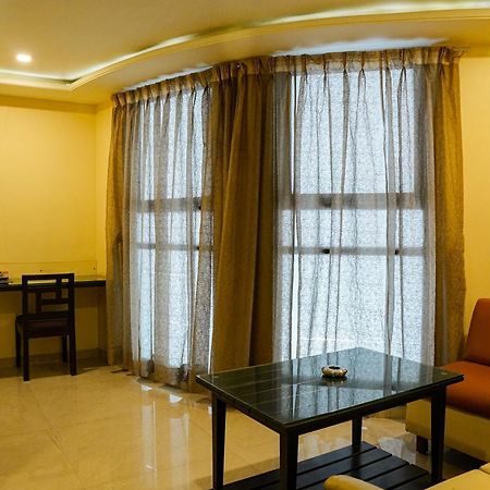 Hotel Viva Inn Yerandwane Екстериор снимка