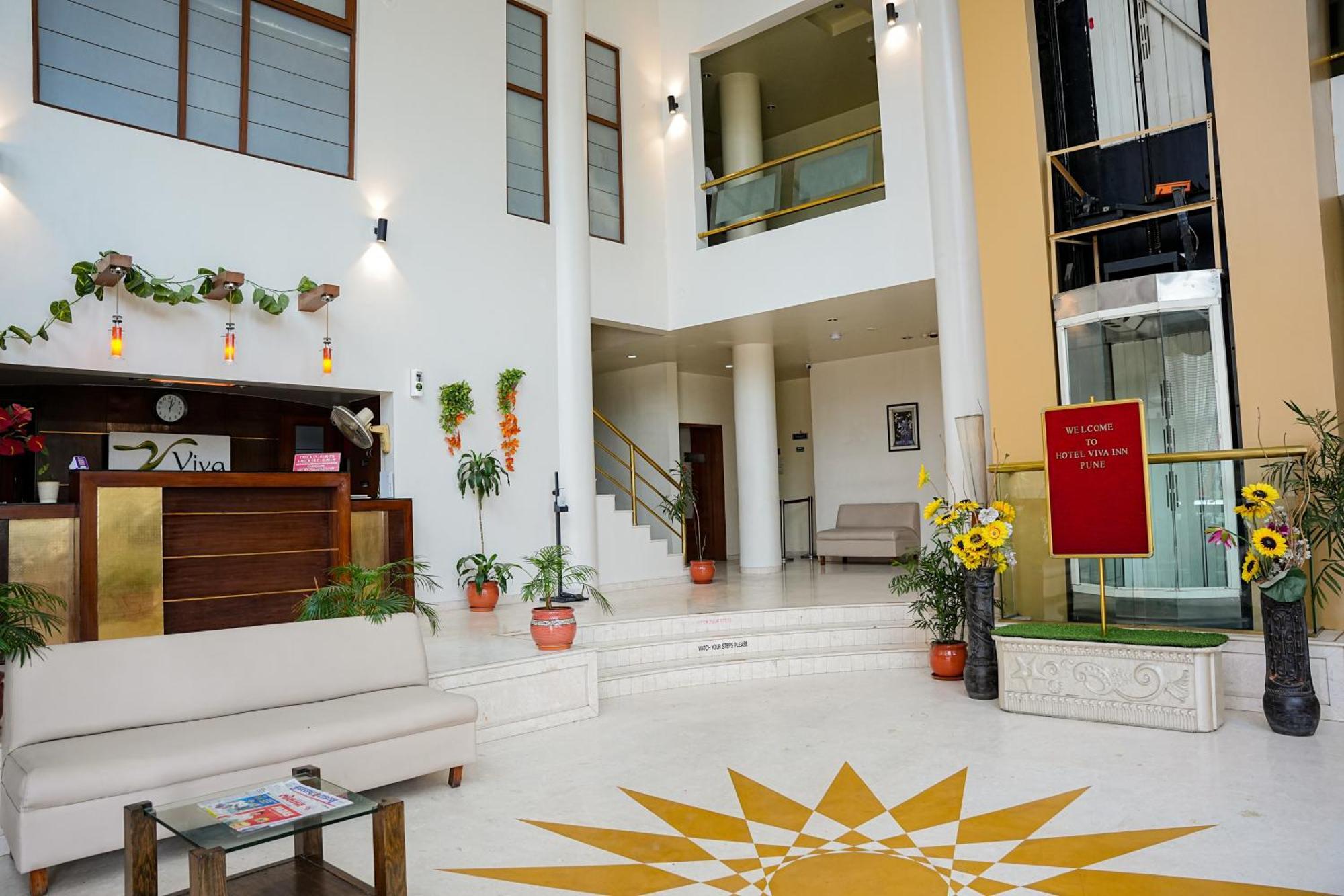 Hotel Viva Inn Yerandwane Екстериор снимка