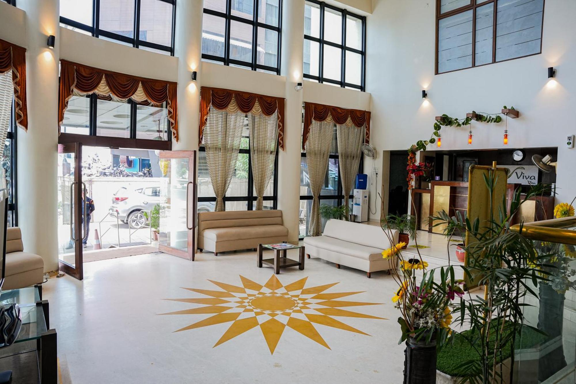 Hotel Viva Inn Yerandwane Екстериор снимка